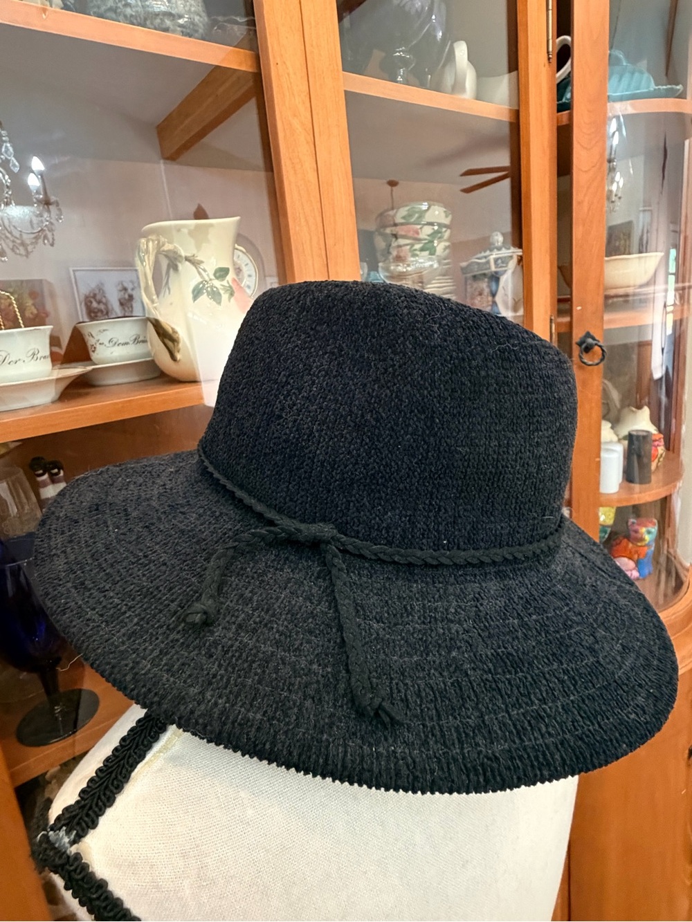 Scala Pronto black textured tie band detail hat